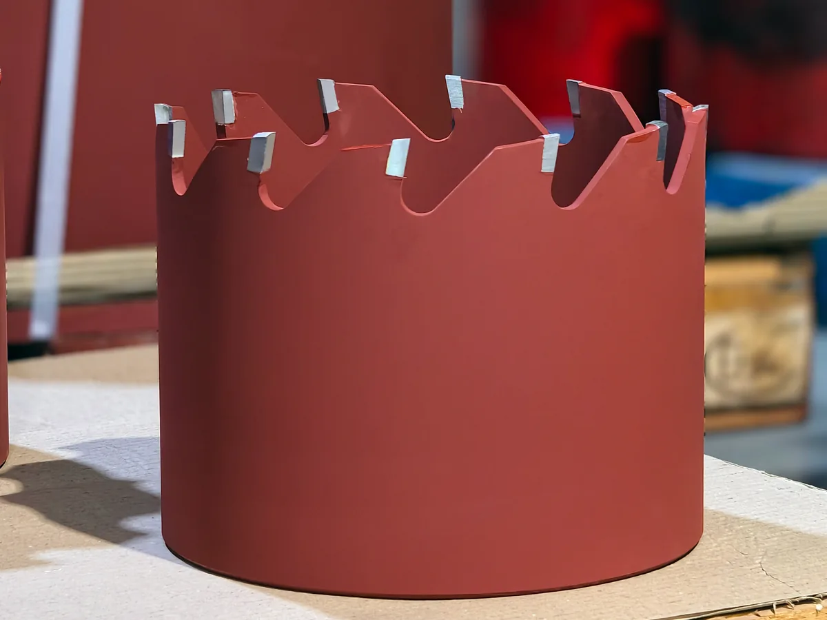 Hot-tapping crown cutter with brazed carbide teeth