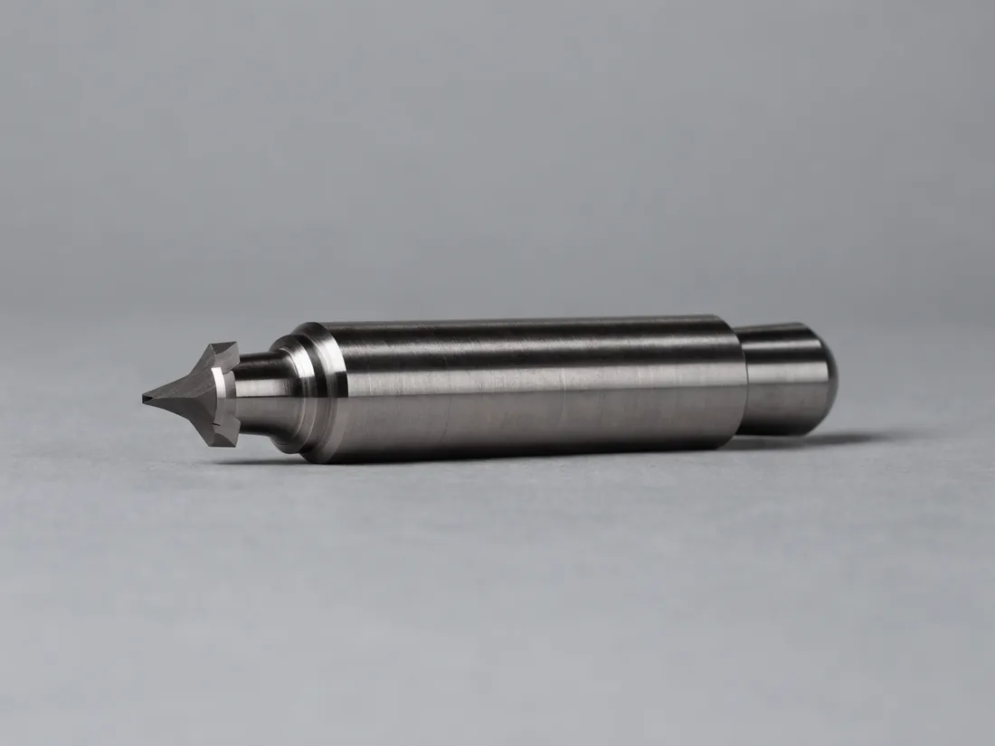Internal diameter boring bar with a carbide tip
